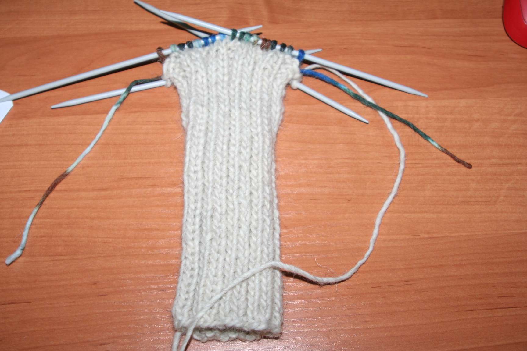 mucus overrun console Sosete tricotate manual din lana pentru iarna: tutorial cu poze si  explicatii