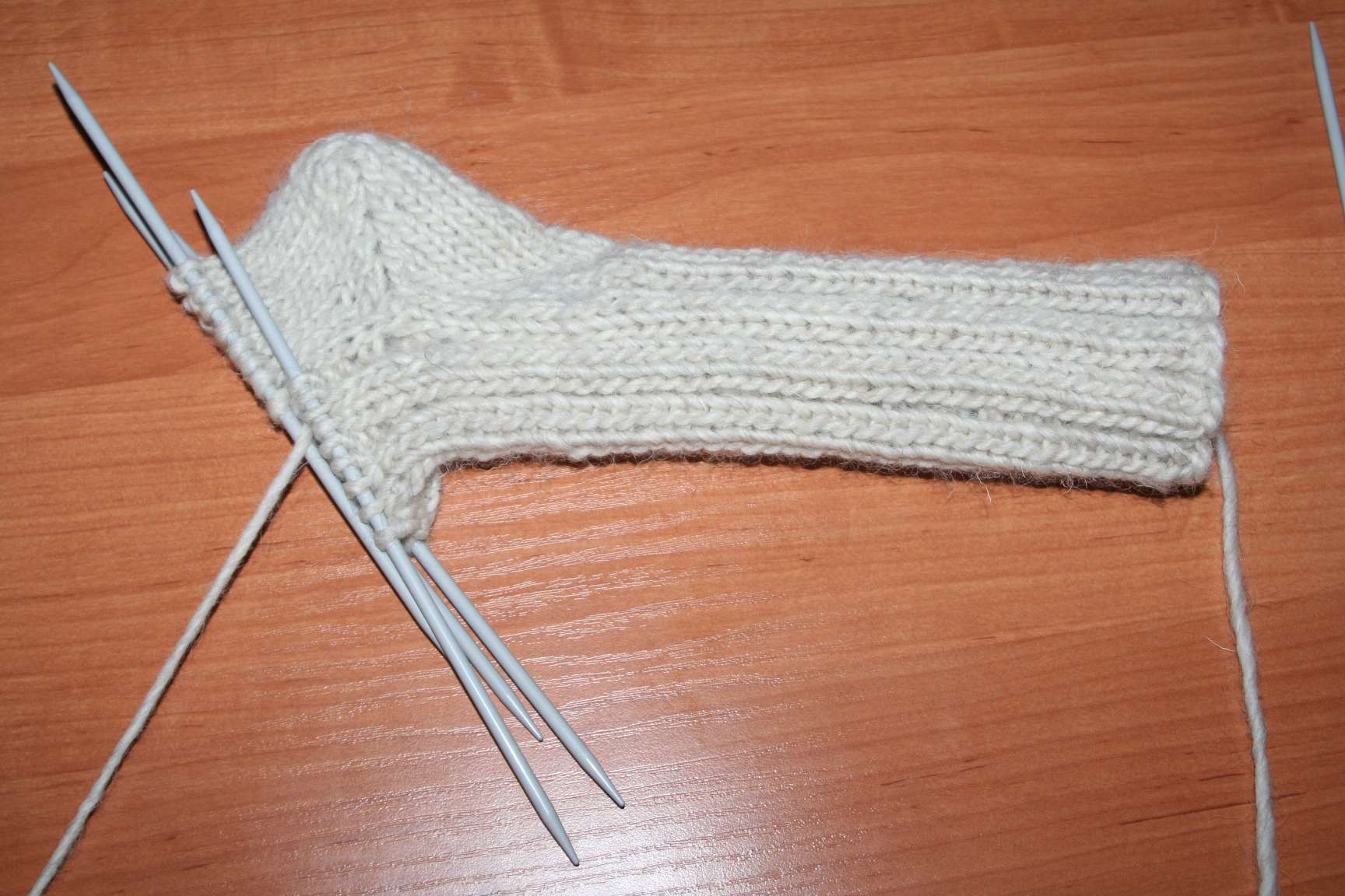 mucus overrun console Sosete tricotate manual din lana pentru iarna: tutorial cu poze si  explicatii