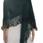 Sal verde, tricotat, elegant, din alpaca si fir efect volanase.