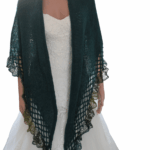 Sal verde, tricotat, elegant, din alpaca si fir efect volanase.