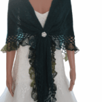 Sal verde, tricotat, elegant, din alpaca si fir efect volanase.