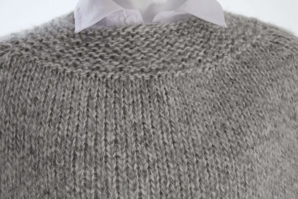 IMG_8718 Poncho tricotat manual din lână merinos extrafin