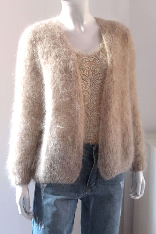 jacheta/ cardigan tricotat manual din mohair beige