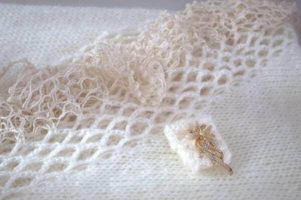 Șal elegant ivory, tricotat manual din mohair și fir cu efect – 200x70 cm