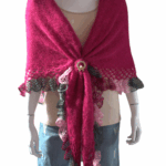Șal triunghiular roz cyclam din mohair cu fir efect – 200×70 cm, accesoriu modern și elegant