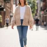 Cardigan tricotat manual
