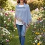 șal triunghiular bleu deschis din mohair cu fir efect