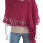 Șal triunghiular roz cyclam din mohair cu fir efect – 200×70 cm, accesoriu modern și elegant