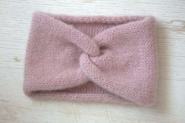 IMG_0852 - Copy Bentiță roz prafuit tricotată manual din mohair Visone – Filatura Lineapiù Italia